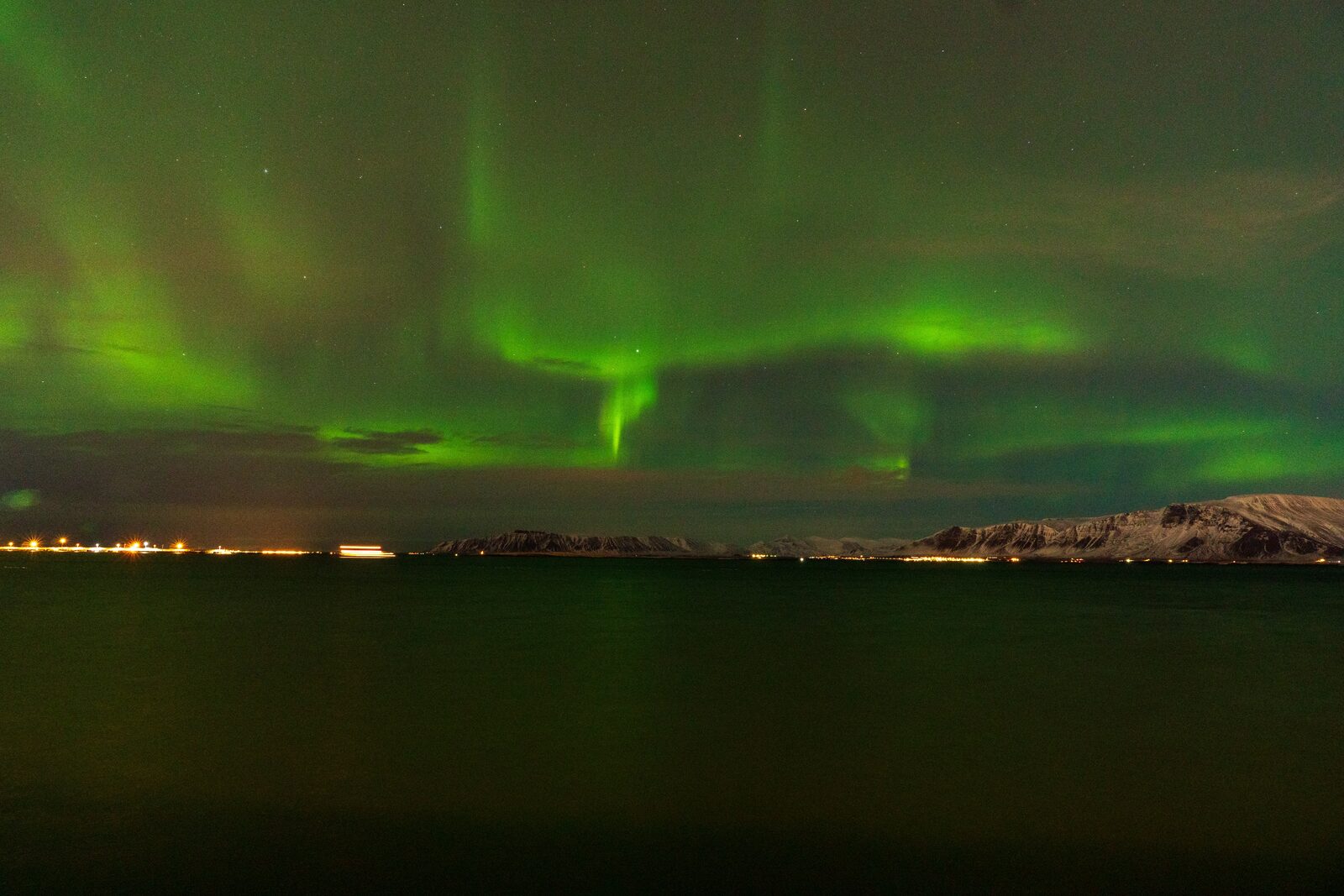 Vertical northern lights curtain from the coast